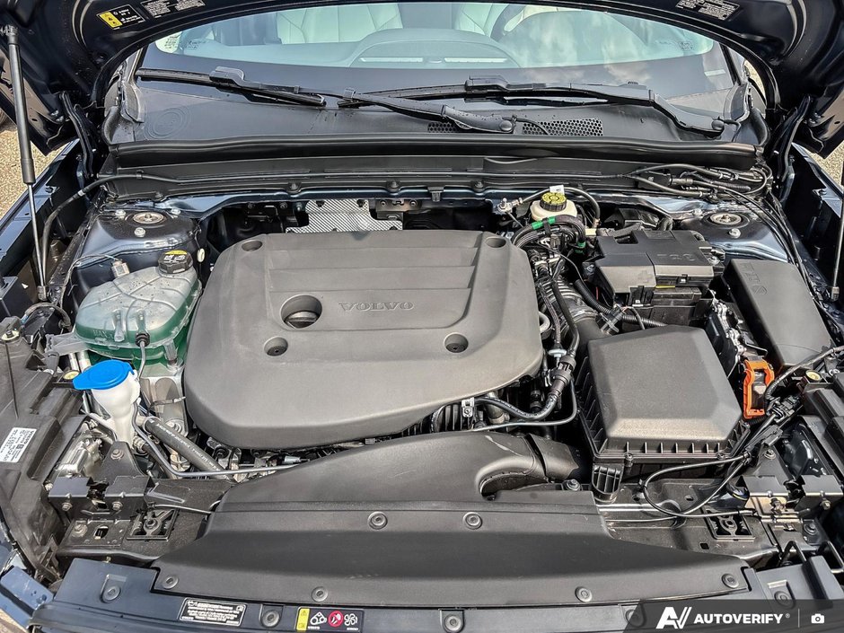 2026 Volvo XC40 Plus Dark Theme-6