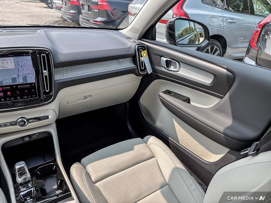 2026 Volvo XC40 Plus Dark Theme-25