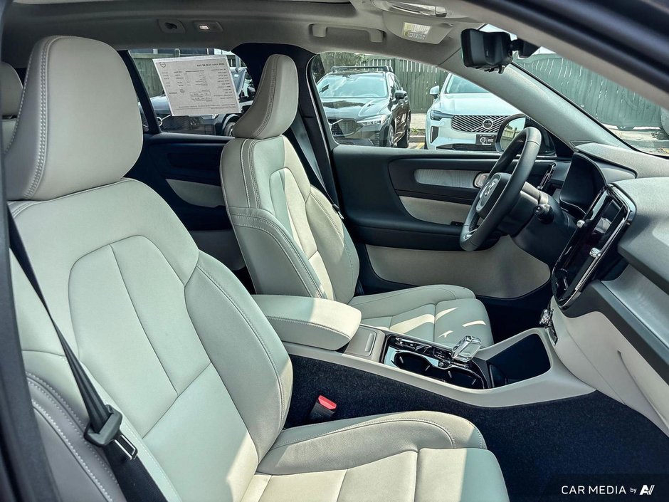 2026 Volvo XC40 Plus Dark Theme-22