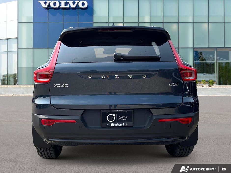 2026 Volvo XC40 Plus Dark Theme-3