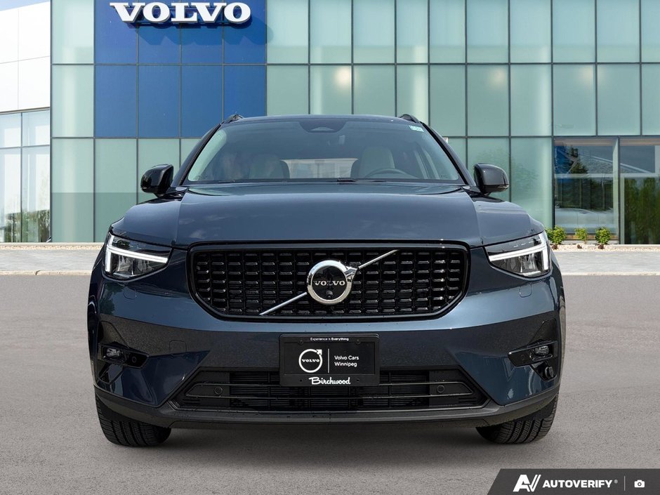 2026 Volvo XC40 Plus Dark Theme-4