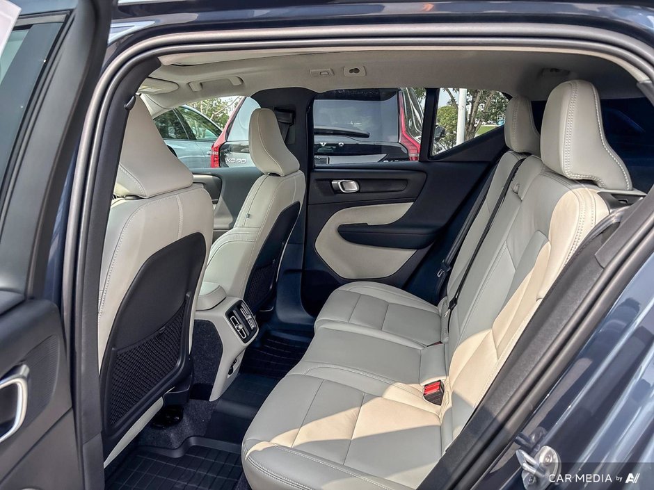 2026 Volvo XC40 Plus Dark Theme-23