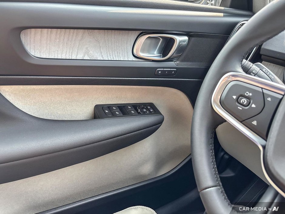 2026 Volvo XC40 Plus Dark Theme-17