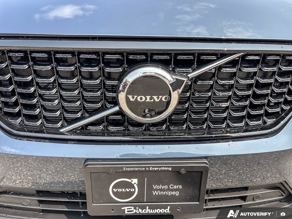2026 Volvo XC40 Plus Dark Theme-5