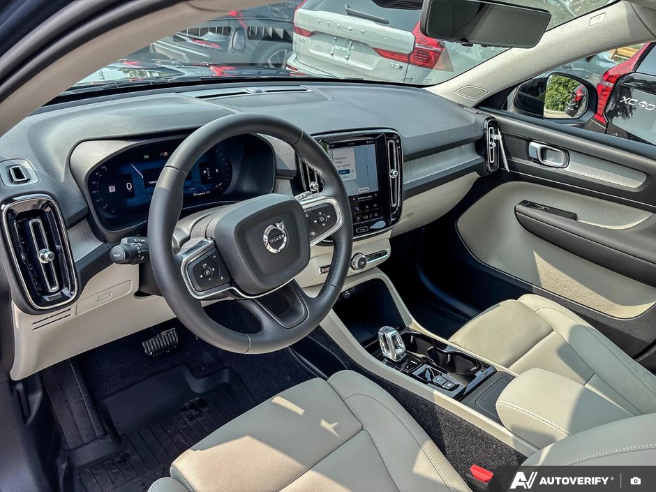 2026 Volvo XC40 Plus Dark Theme-12