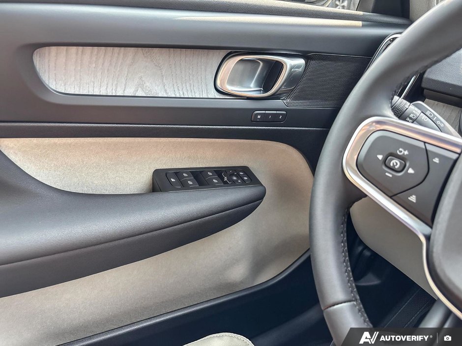 2026 Volvo XC40 Plus Dark Theme-16