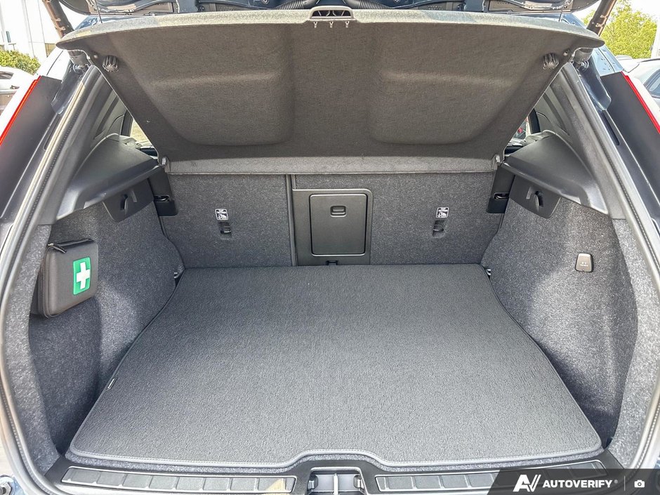 2026 Volvo XC40 Plus Dark Theme-7