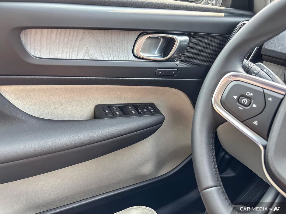 2026 Volvo XC40 Plus Dark Theme-17