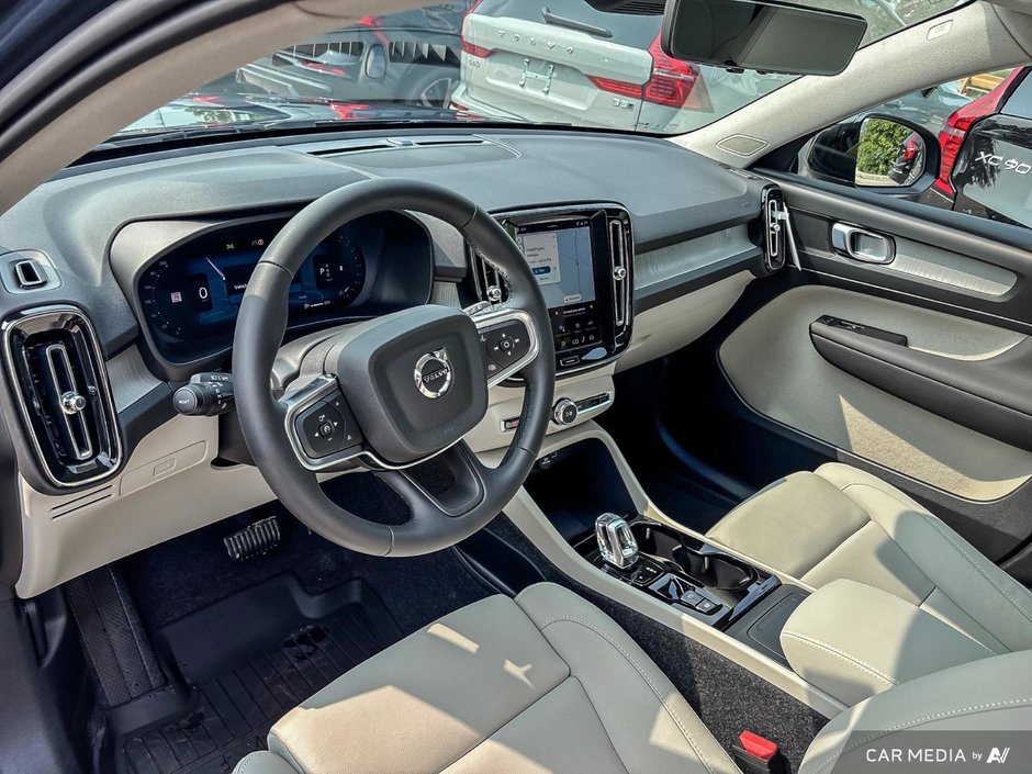 2026 Volvo XC40 Plus Dark Theme-13