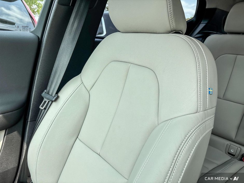 2026 Volvo XC40 Plus Dark Theme-20