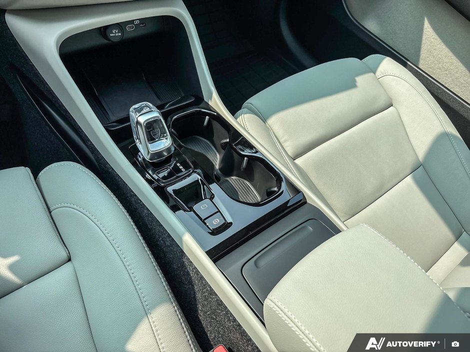 2026 Volvo XC40 Plus Dark Theme-17