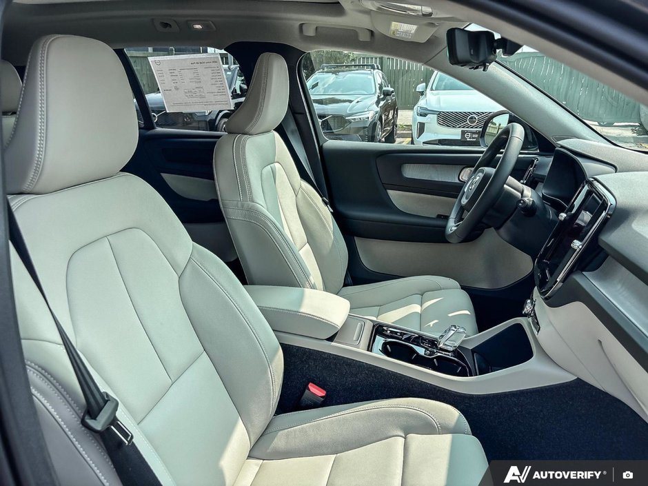 2026 Volvo XC40 Plus Dark Theme-21