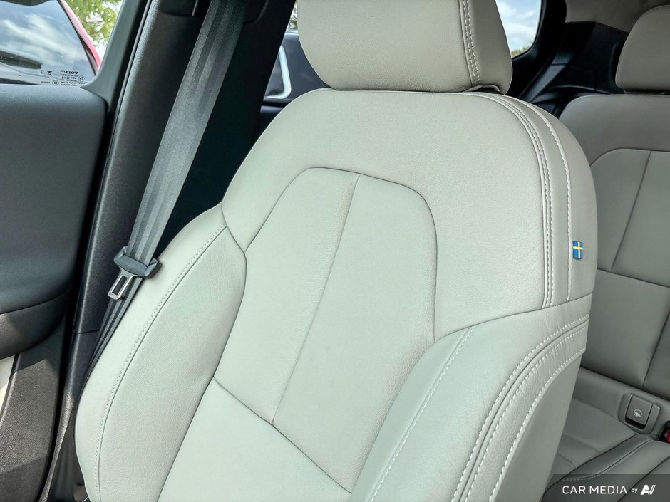 2026 Volvo XC40 Plus Dark Theme-20