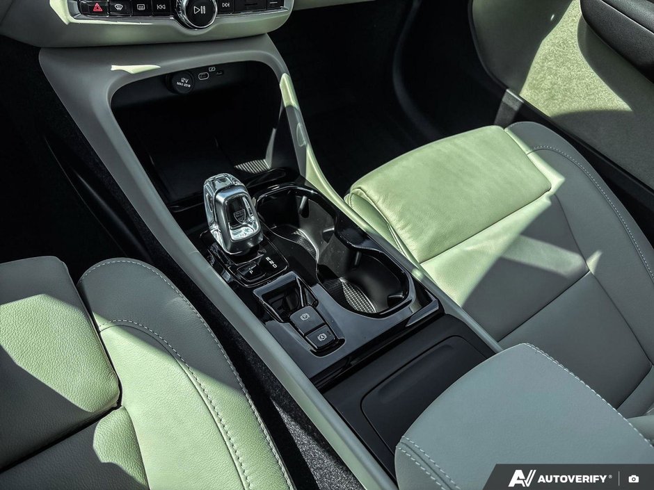 2026 Volvo XC40 Plus Dark Theme-17