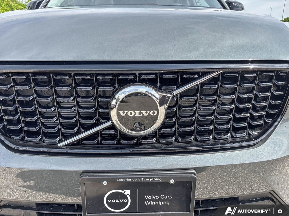 2026 Volvo XC40 Plus Dark Theme-5