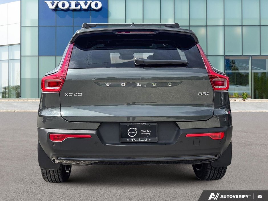 2026 Volvo XC40 Plus Dark Theme-3