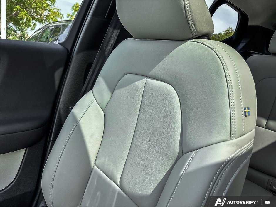 2026 Volvo XC40 Plus Dark Theme-19