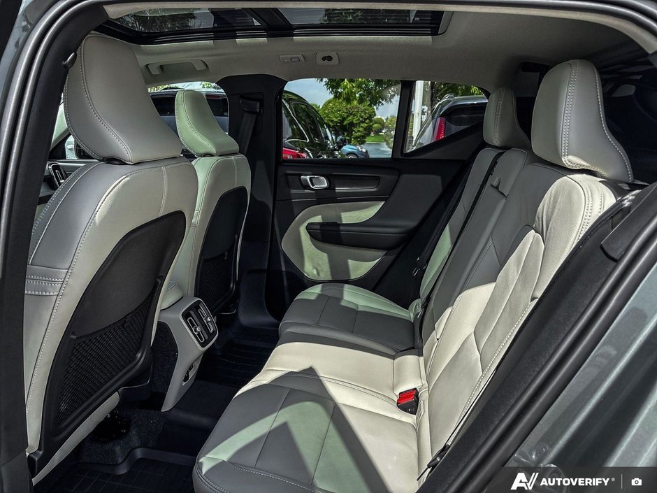 2026 Volvo XC40 Plus Dark Theme-22