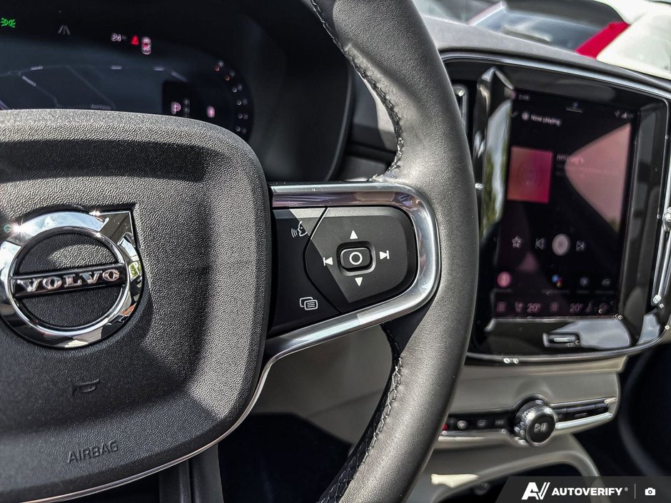 2026 Volvo XC40 Plus Dark Theme-15