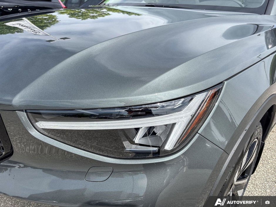 2026 Volvo XC40 Plus Dark Theme-10