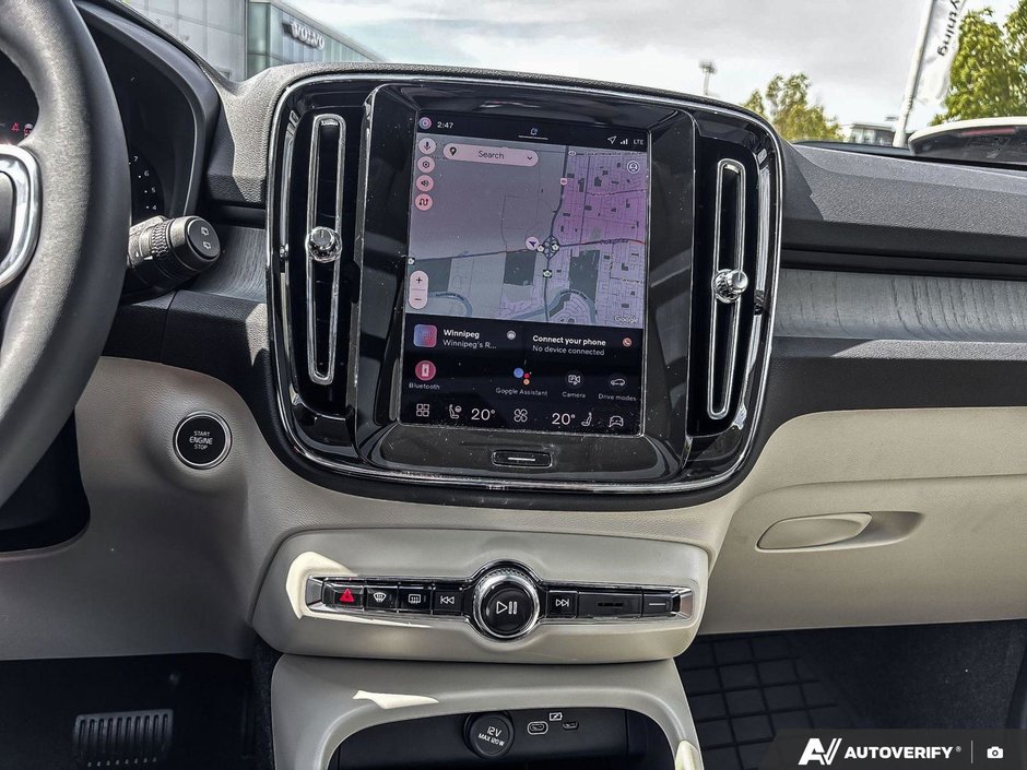 2026 Volvo XC40 Plus Dark Theme-18