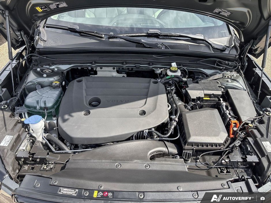 2026 Volvo XC40 Plus Dark Theme-6