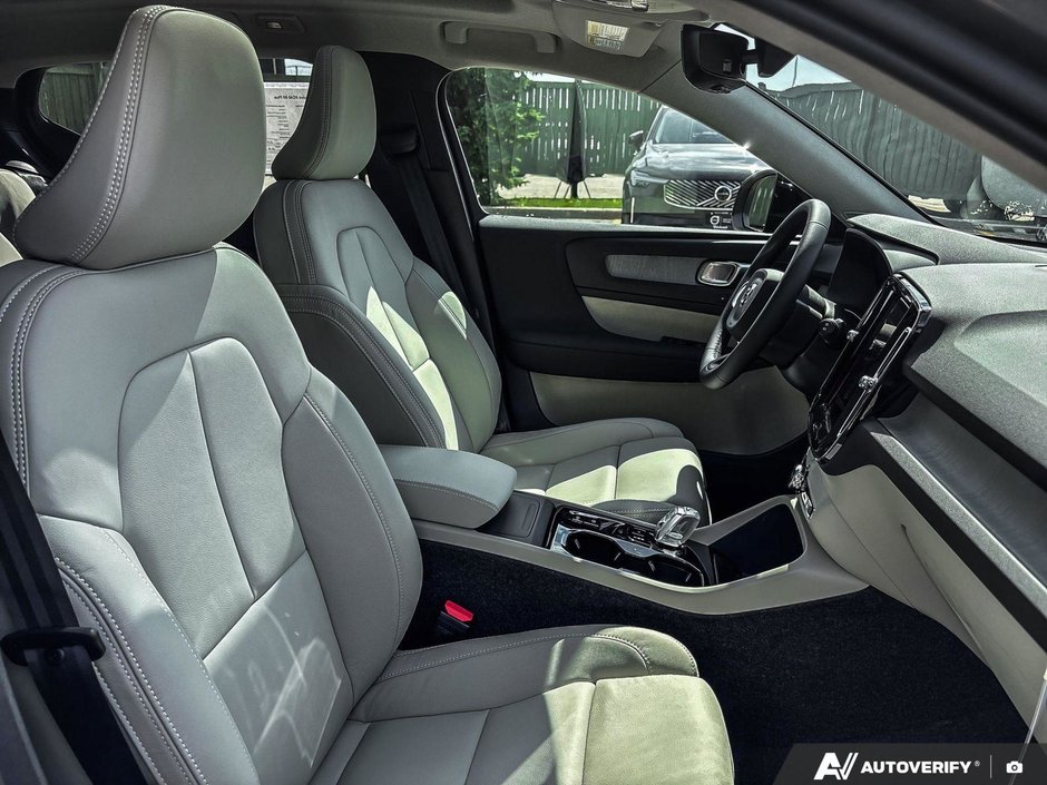 2026 Volvo XC40 Plus Dark Theme-21