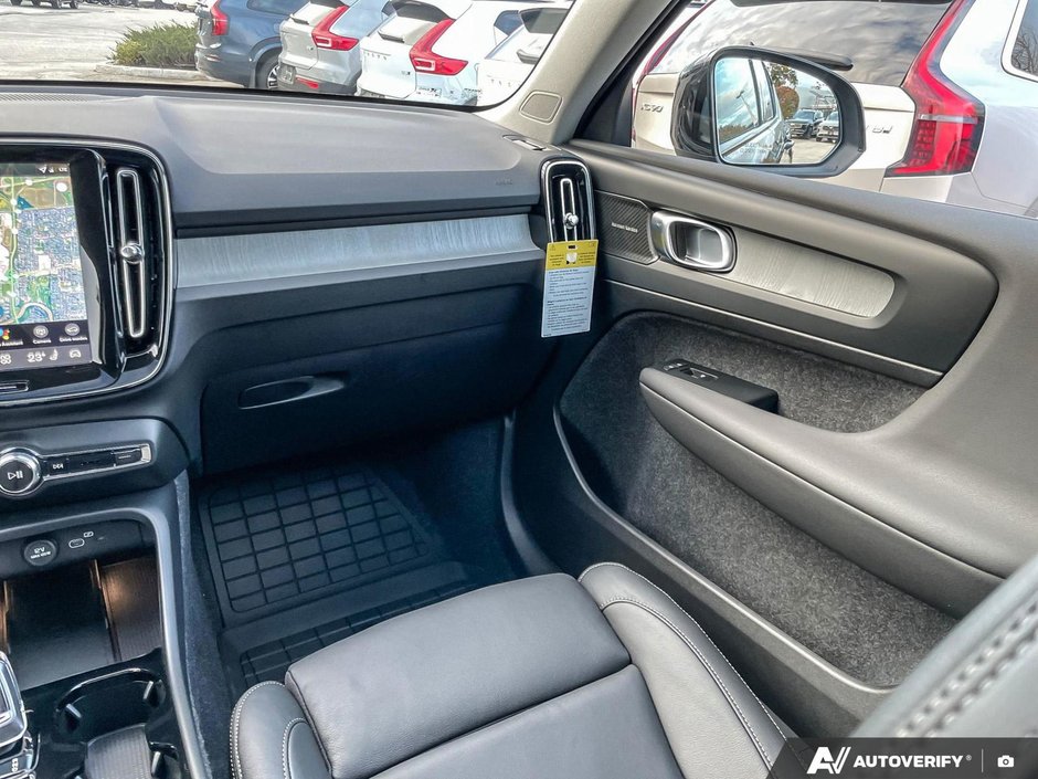 2026 Volvo XC40 Ultra Dark Theme-25