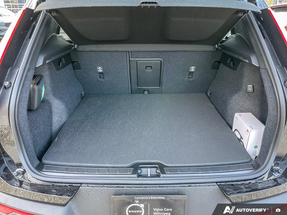 2026 Volvo XC40 Ultra Dark Theme-8