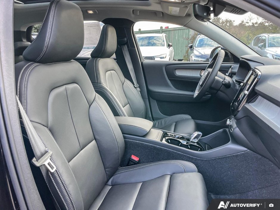 2026 Volvo XC40 Ultra Dark Theme-22