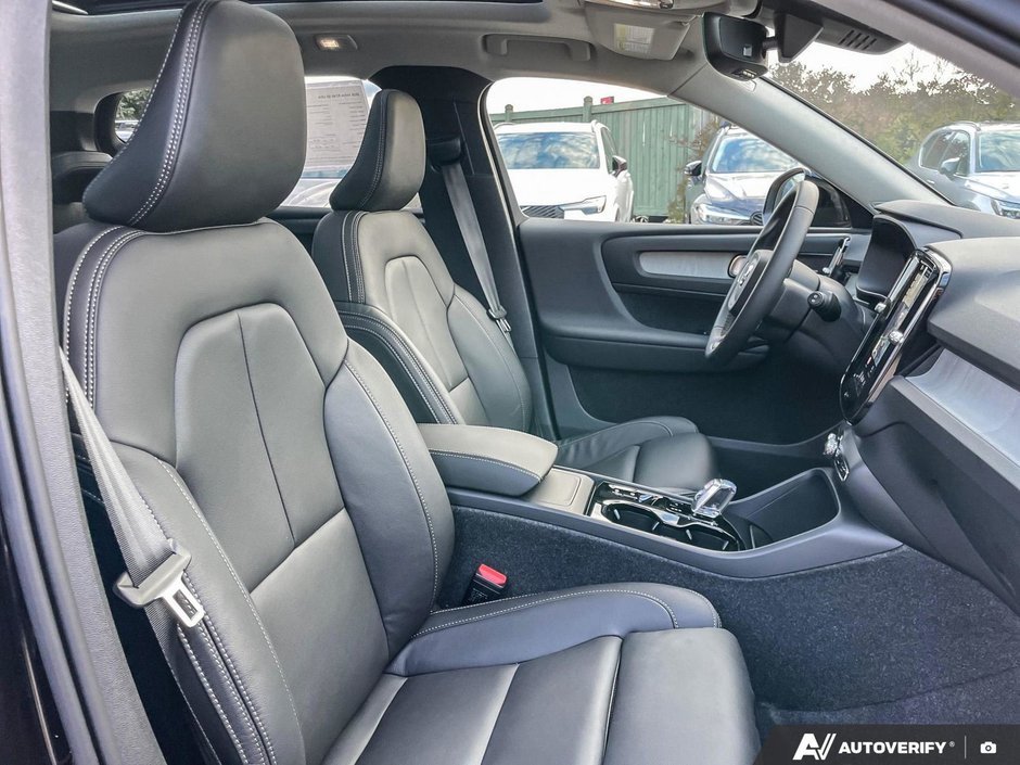 2026 Volvo XC40 Ultra Dark Theme-22