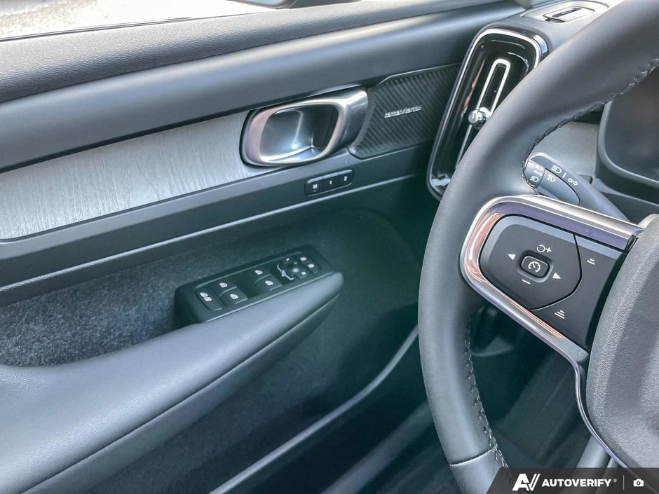 2026 Volvo XC40 Ultra Dark Theme-17