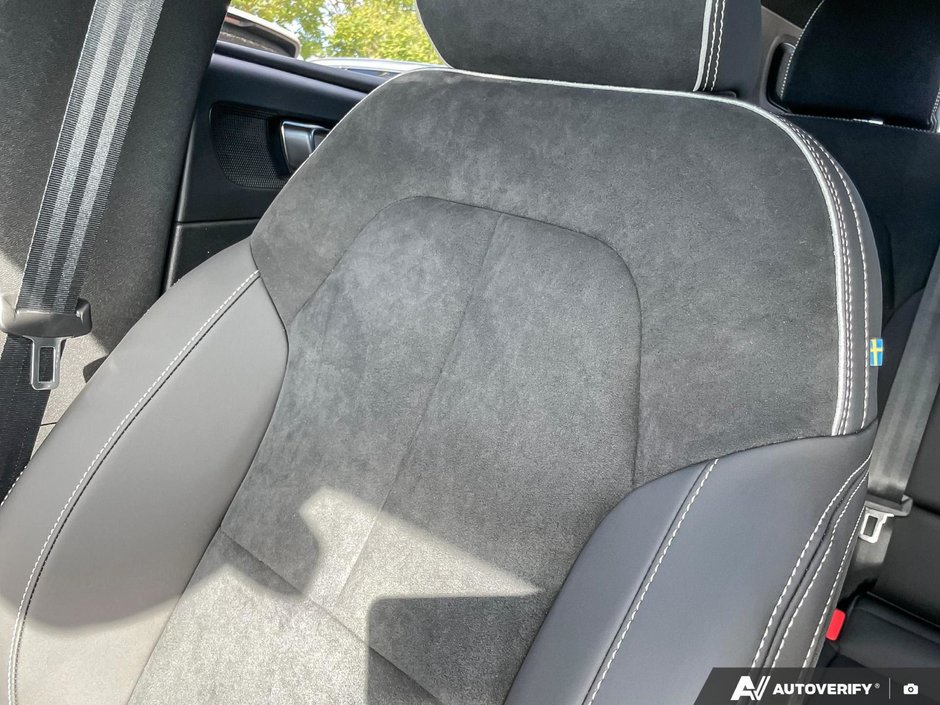 2026 Volvo XC40 Plus Dark Theme-20