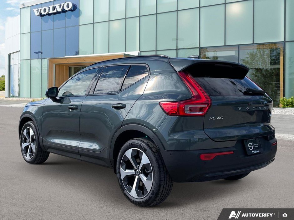 2026 Volvo XC40 Plus Dark Theme-3