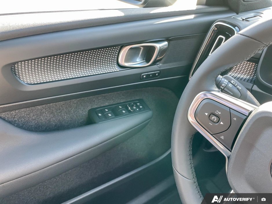 2026 Volvo XC40 Plus Dark Theme-17