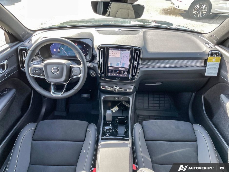 2026 Volvo XC40 Plus Dark Theme-24