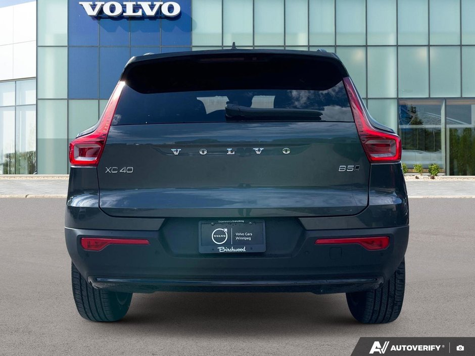 2026 Volvo XC40 Plus Dark Theme-4