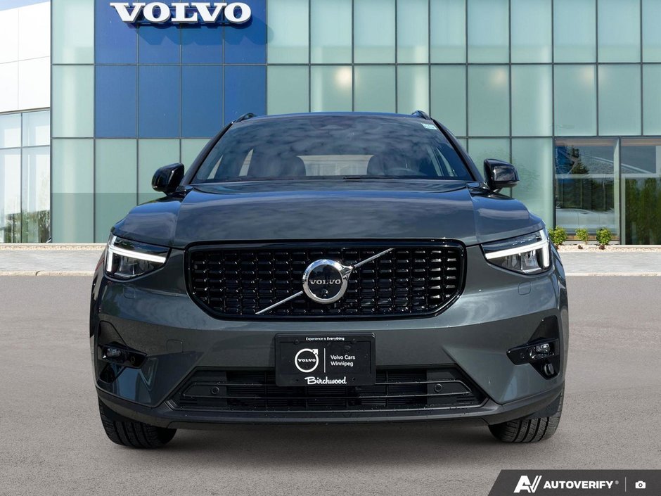 2026 Volvo XC40 Plus Dark Theme-5