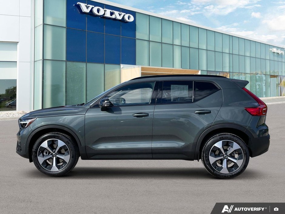 2026 Volvo XC40 Plus Dark Theme-2