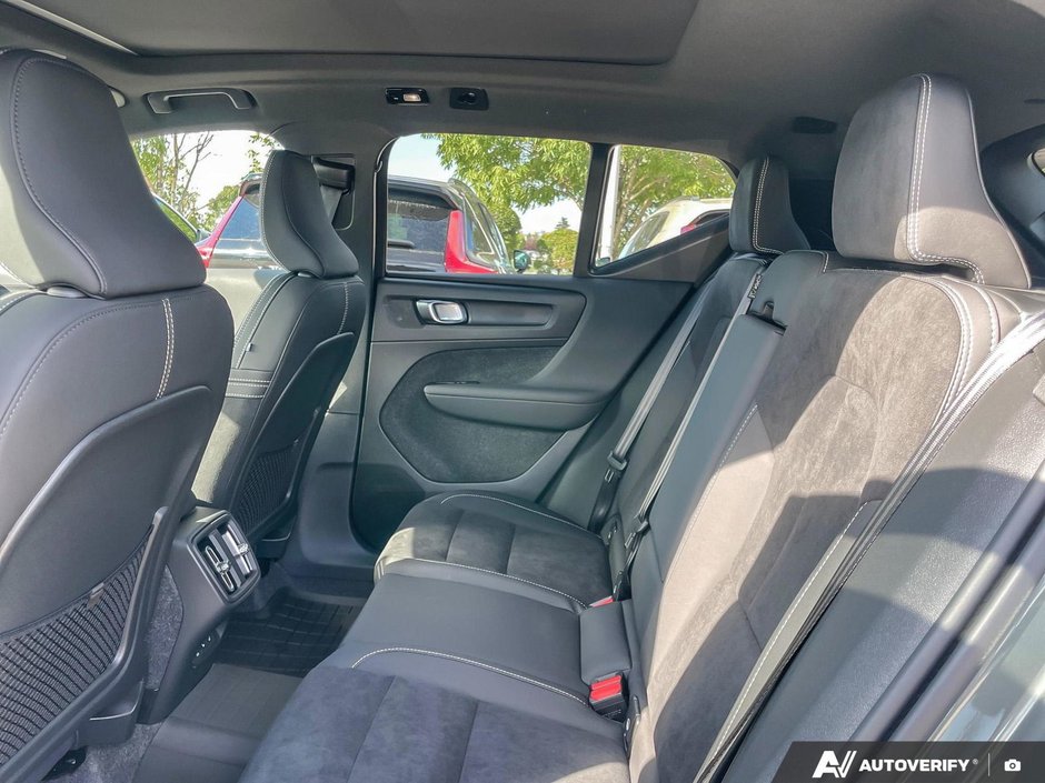 2026 Volvo XC40 Plus Dark Theme-23