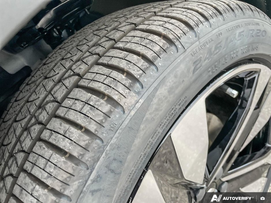 2026 Volvo XC40 Plus Dark Theme-10