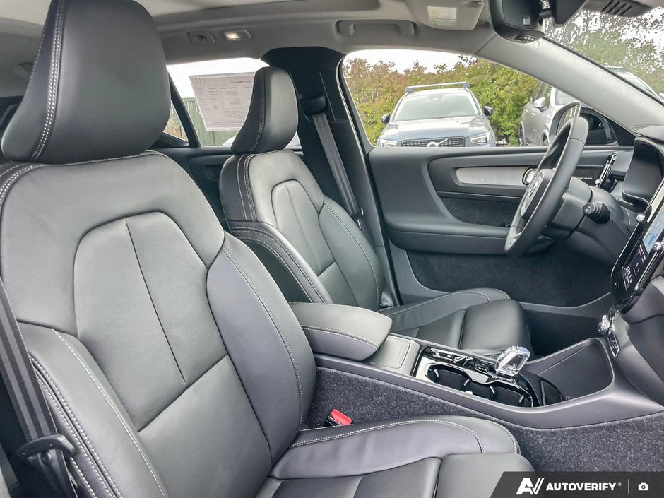 2026 Volvo XC40 Plus Dark Theme-22