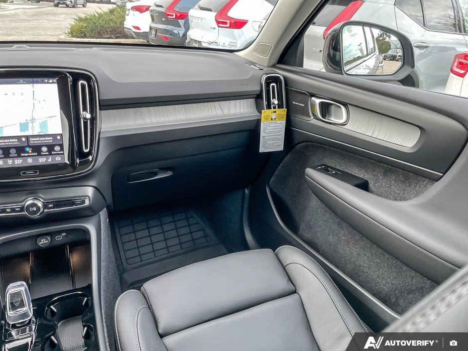 2026 Volvo XC40 Plus Dark Theme-25