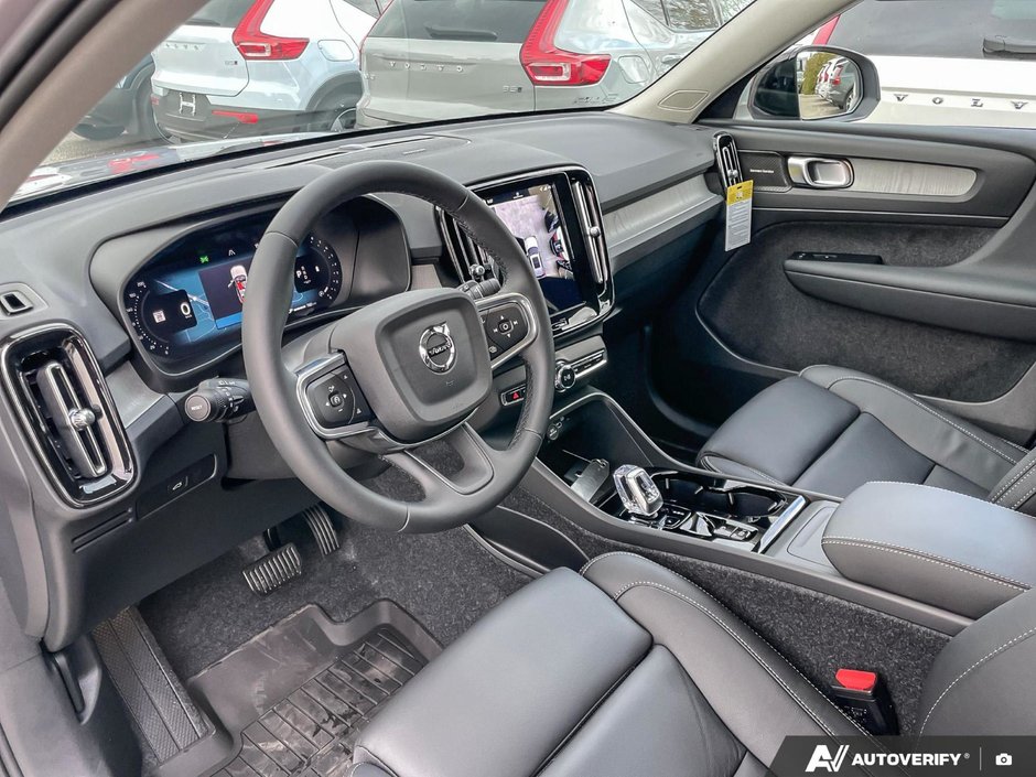 2026 Volvo XC40 Plus Dark Theme-13