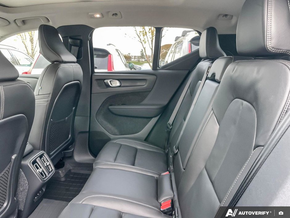 2026 Volvo XC40 Plus Dark Theme-23