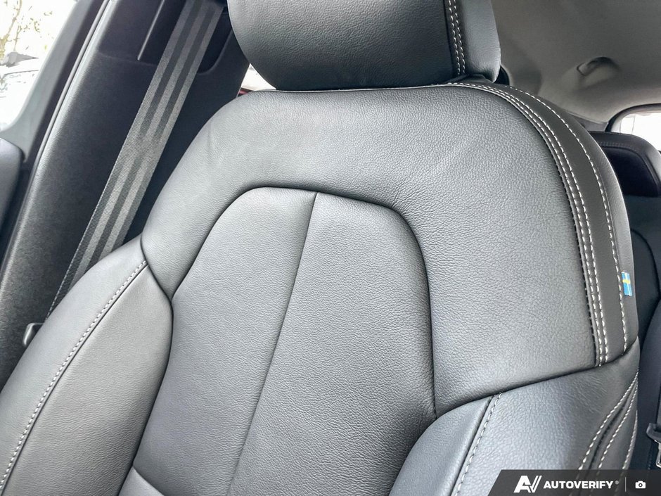 2026 Volvo XC40 Plus Dark Theme-20