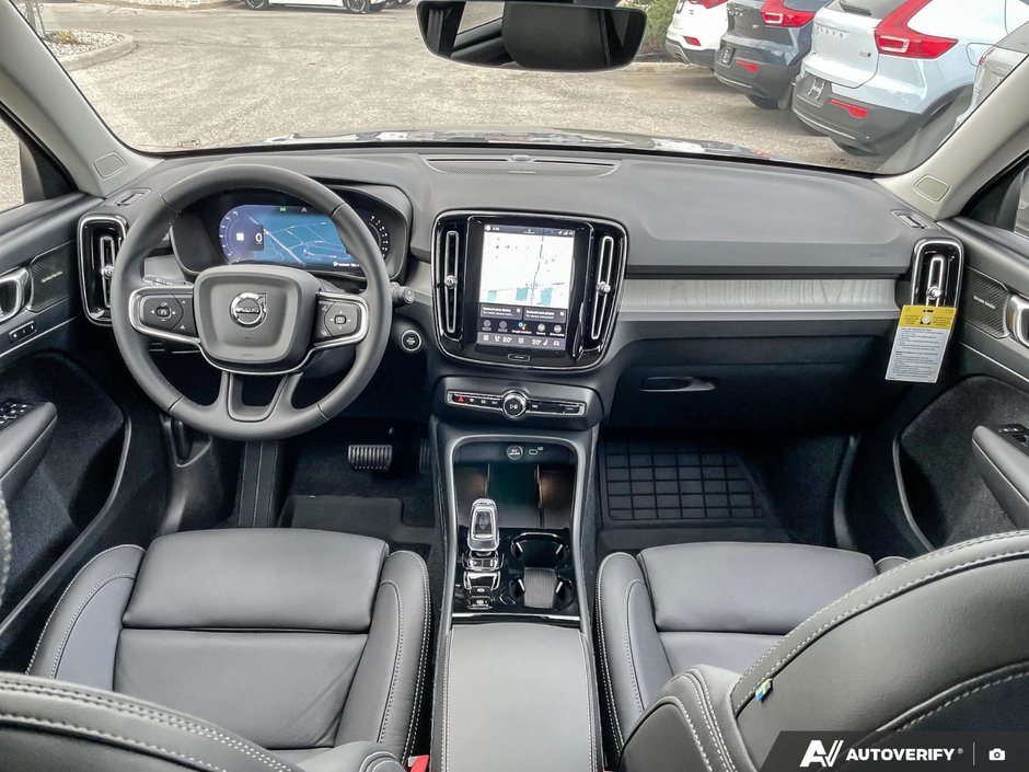 2026 Volvo XC40 Plus Dark Theme-24