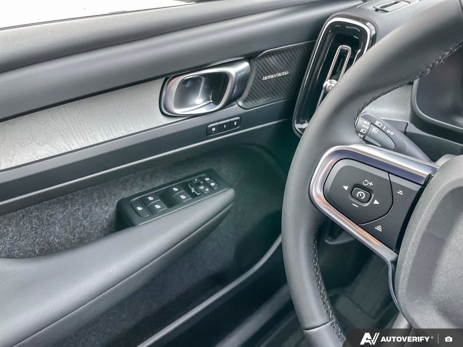 2026 Volvo XC40 Plus Dark Theme-17