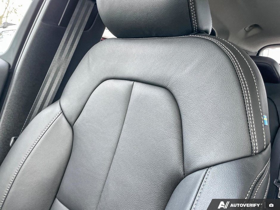 2026 Volvo XC40 Plus Dark Theme-20