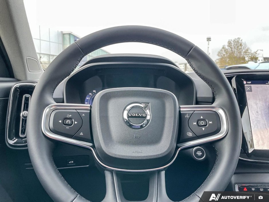 2026 Volvo XC40 Plus Dark Theme-14